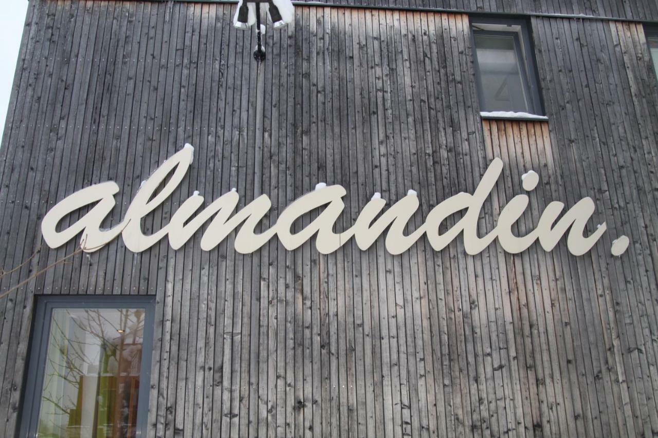 Almandin Apartments 이스크글 외부 사진