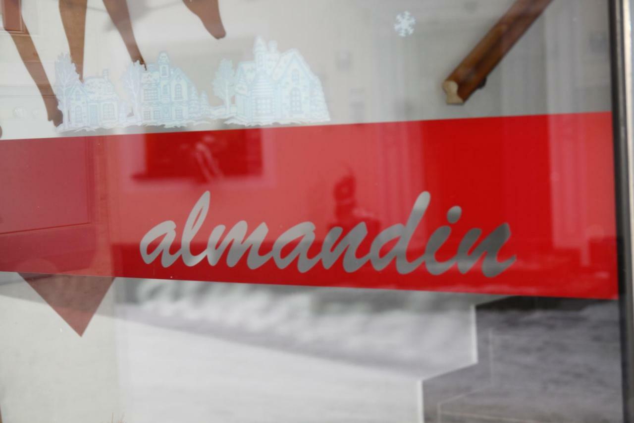 Almandin Apartments 이스크글 외부 사진